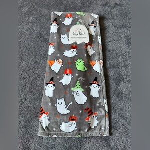 NWT Halloween Ghost Velvet  Plush Throw Blanket - Gray 50inch by 70inch‎